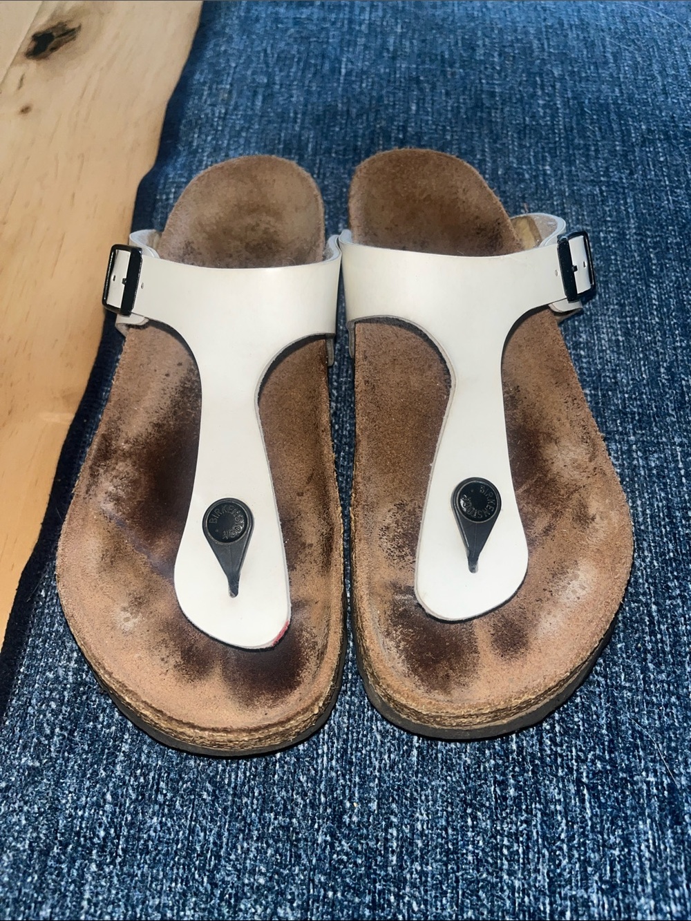 Birkenstock White Smooth Leather Gizeh Sandal - size 7